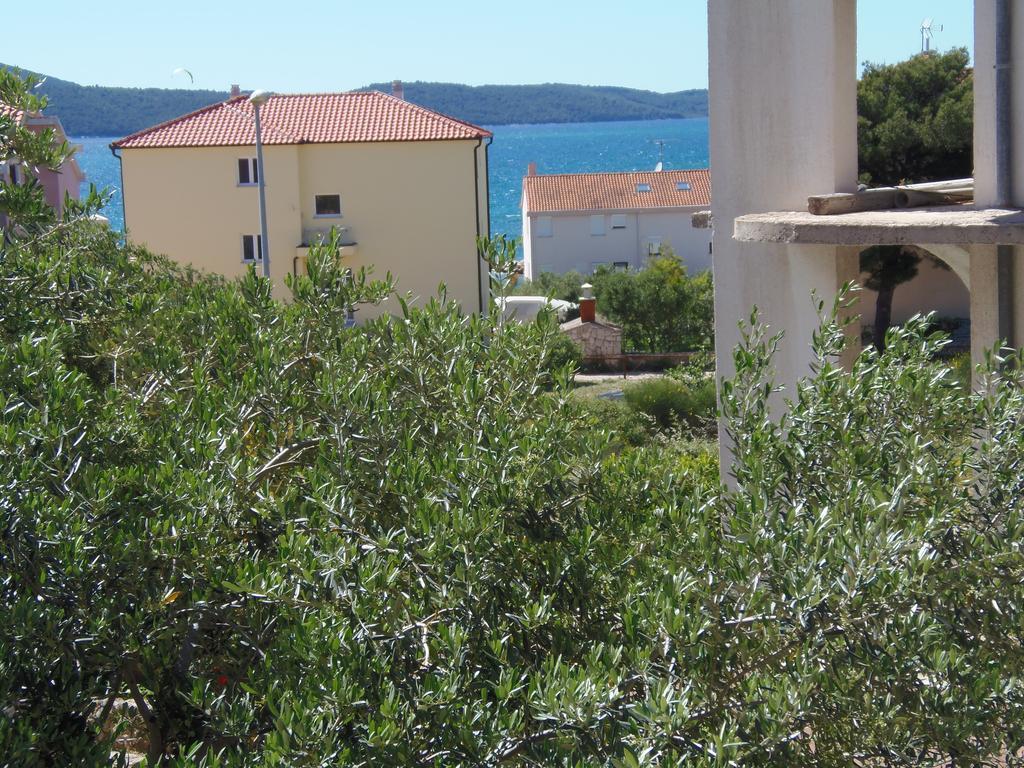 Apartments Pletikosa Brodarica  Rum bild